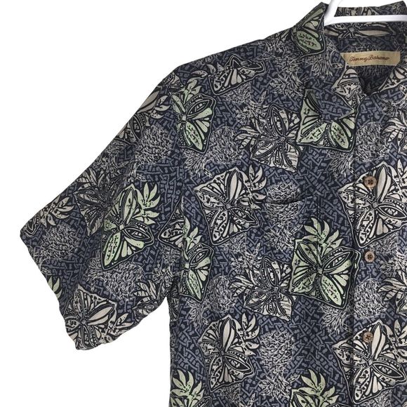 Tommy Bahama Mens 100% Silk Hawaiian Short Sleeve Button Up Shirt size Medium - Picture 3 of 13